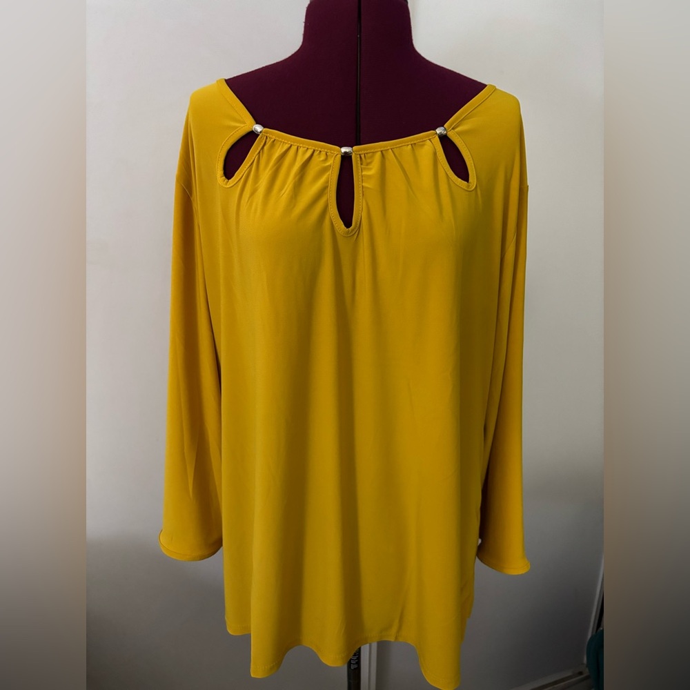 NWT Notations Elegant Yellow Women's Top, with collar cut outs, Size 3X